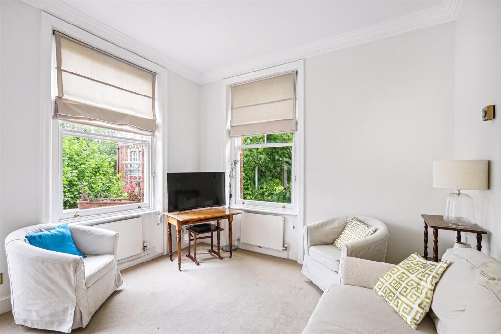 2 bed 1st Floor Flat for rent in Kensington. From Chestertons Estate Agents - South Kensington Lettings