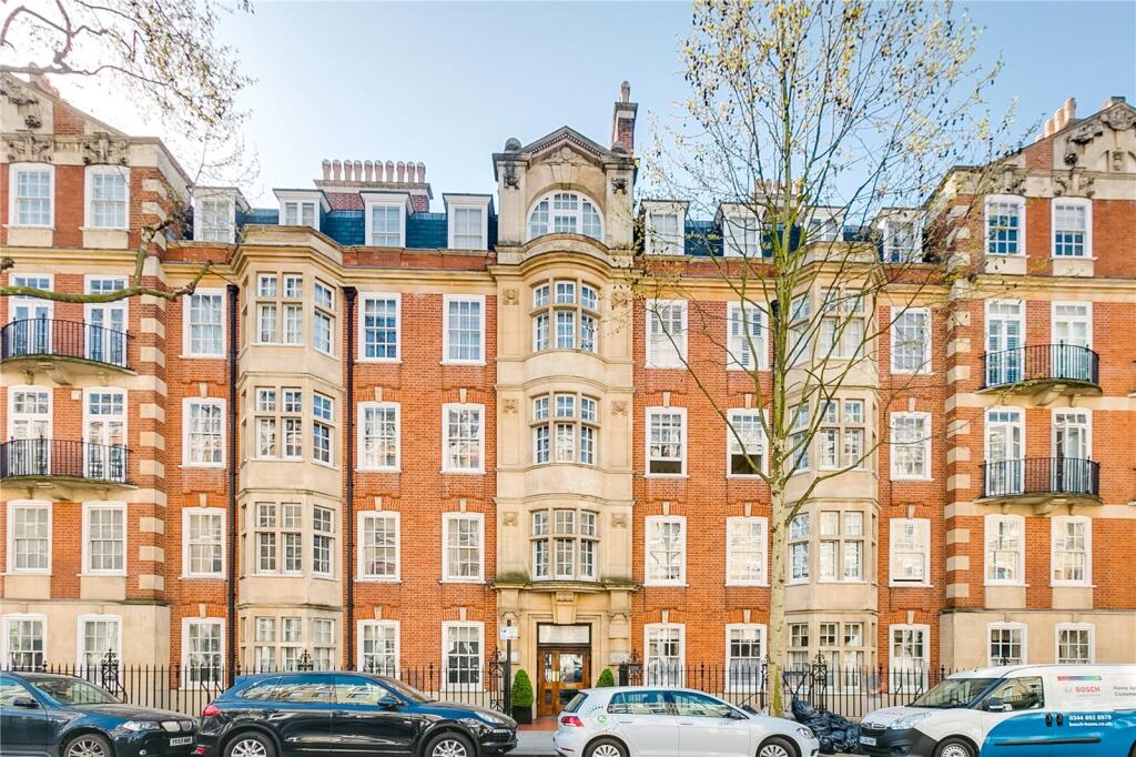 4 bed 1st Floor Flat for rent in Kensington. From Chestertons Estate Agents - South Kensington Lettings