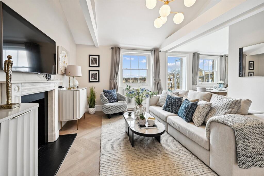 3 bed 1st Floor Flat for rent in Chelsea. From Chestertons Estate Agents - South Kensington Lettings