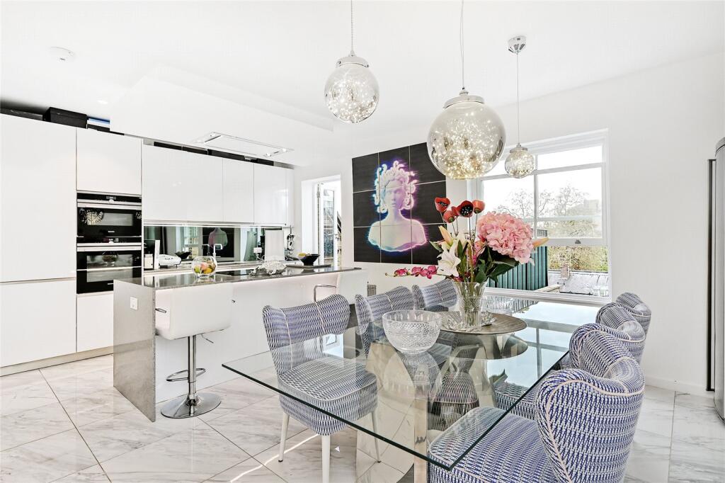 3 bed 1st Floor Flat for rent in Chelsea. From Chestertons Estate Agents - South Kensington Lettings 3 bed 1st Floor Flat for rent in Chelsea. From Chestertons Estate Agents - South Kensington Lettings