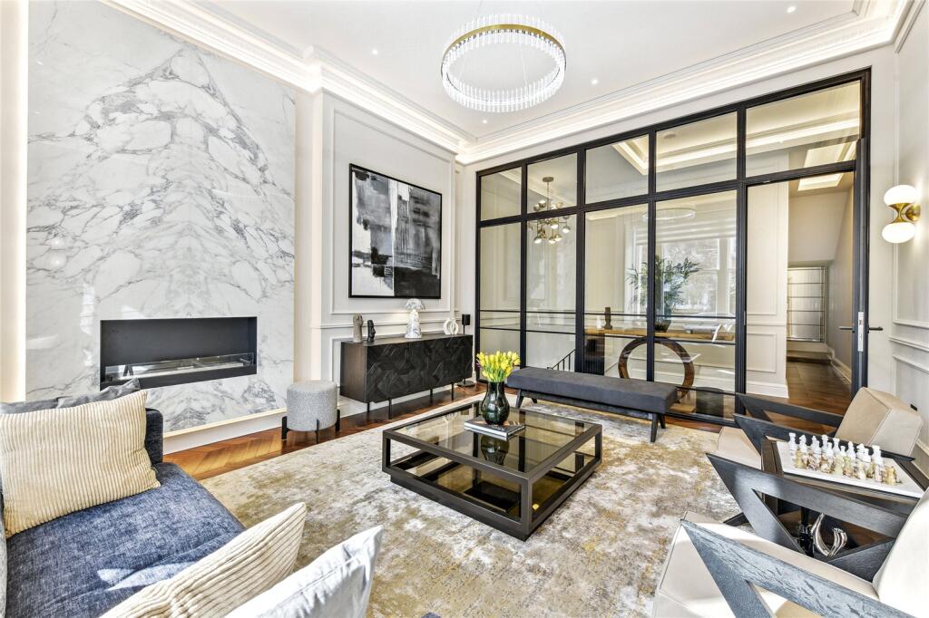 3 bed 1st Floor Flat for rent in Kensington. From Chestertons Estate Agents - South Kensington Lettings