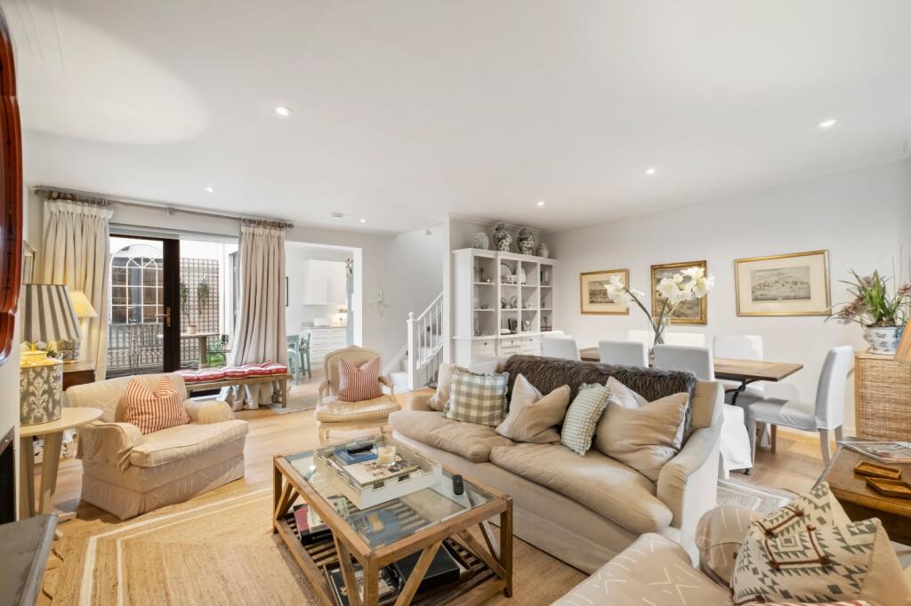 4 bed Mews for rent in Kensington. From Chestertons Estate Agents - South Kensington Lettings