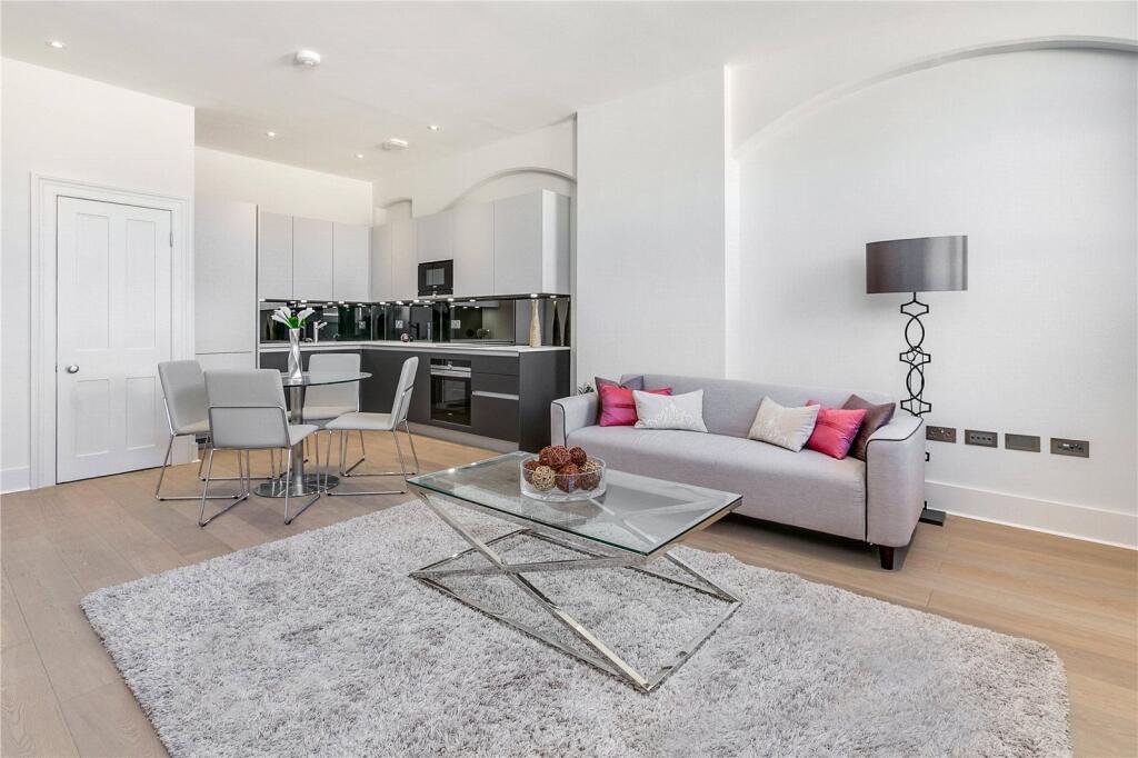 3 bed 1st Floor Flat for rent in Kensington. From Chestertons Estate Agents - South Kensington Lettings