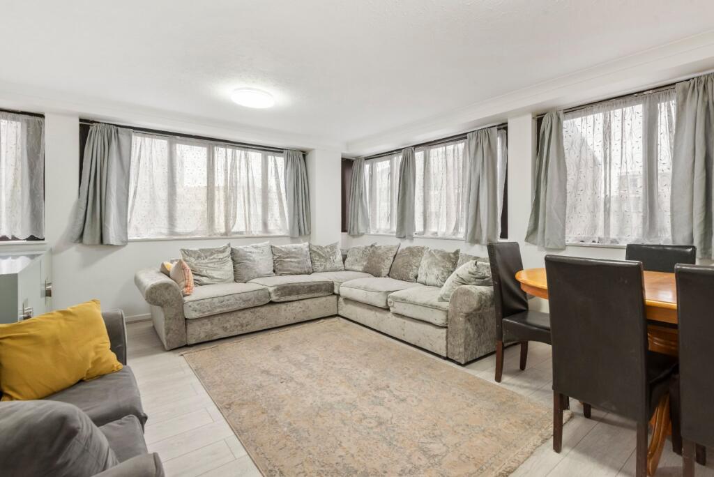 3 bed 1st Floor Flat for rent in Kensington. From Chestertons Estate Agents - South Kensington Lettings