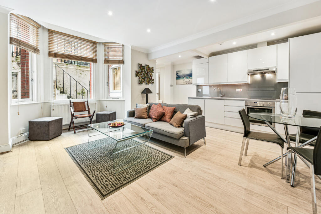 1 bed 1st Floor Flat for rent in Chelsea. From Chestertons Estate Agents - South Kensington Lettings