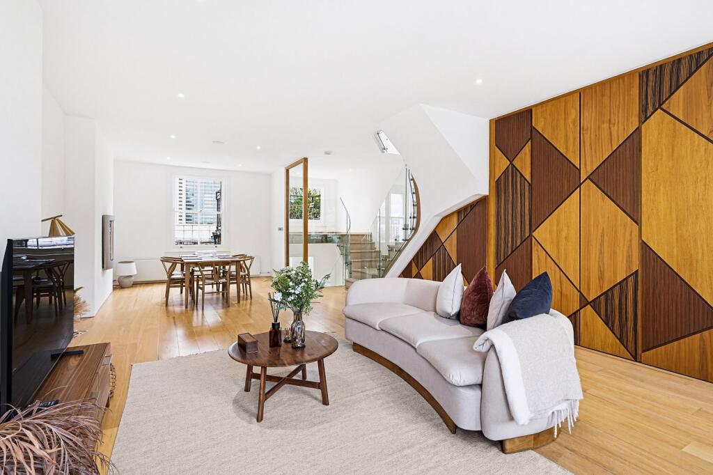 3 bed 1st Floor Flat for rent in Kensington. From Chestertons Estate Agents - South Kensington Lettings