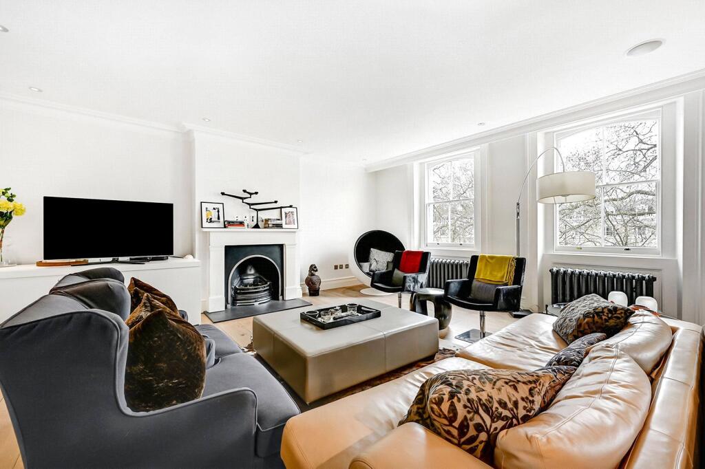 3 bed 1st Floor Flat for rent in Chelsea. From Chestertons Estate Agents - South Kensington Lettings
