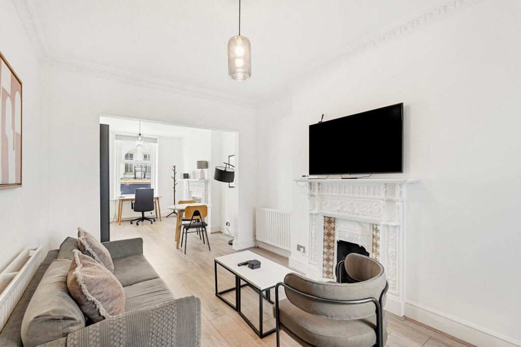 0 bed 1st Floor Flat for rent in Kensington. From Chestertons Estate Agents - South Kensington Lettings