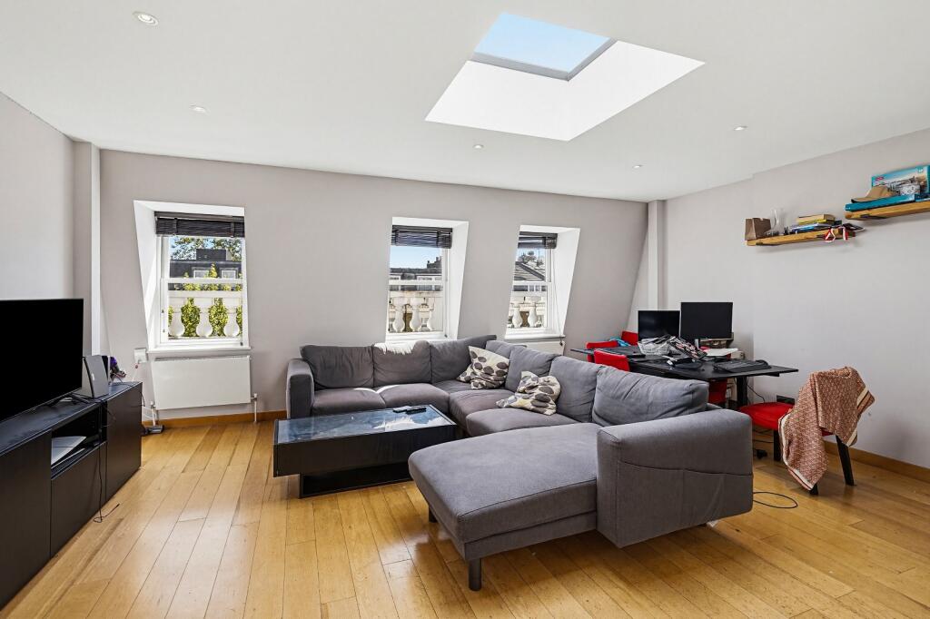 3 bed 1st Floor Flat for rent in Kensington. From Chestertons Estate Agents - South Kensington Lettings