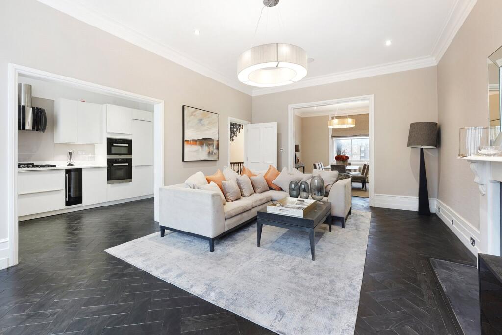 3 bed 1st Floor Flat for rent in Kensington. From Chestertons Estate Agents - South Kensington Lettings