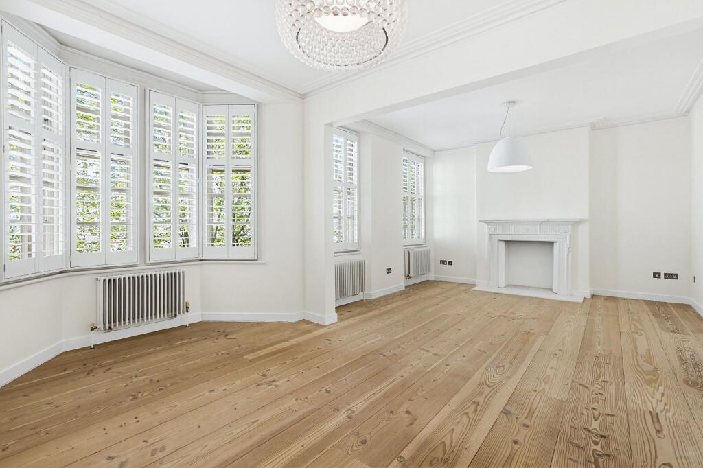 4 bed 1st Floor Flat for rent in Kensington. From Chestertons Estate Agents - South Kensington Lettings