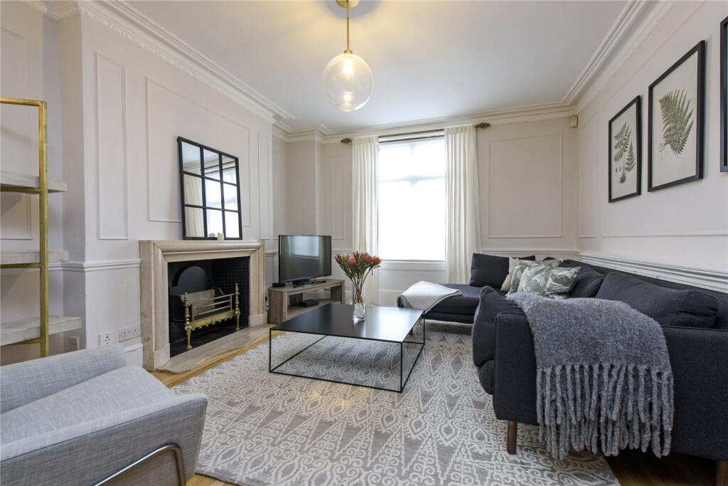 5 bed Mid Terraced House for rent in Chelsea. From Chestertons Estate Agents - South Kensington Lettings