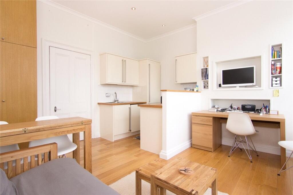 1 bed 1st Floor Flat for rent in Kensington. From Chestertons Estate Agents - South Kensington Lettings