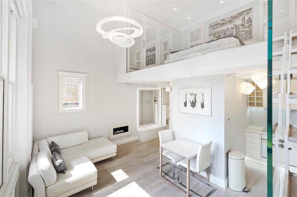 4 bed 1st Floor Flat for rent in Kensington. From Chestertons Estate Agents - South Kensington Lettings