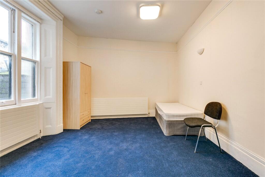 4 bed 1st Floor Flat for rent in Chelsea. From Chestertons Estate Agents - South Kensington Lettings