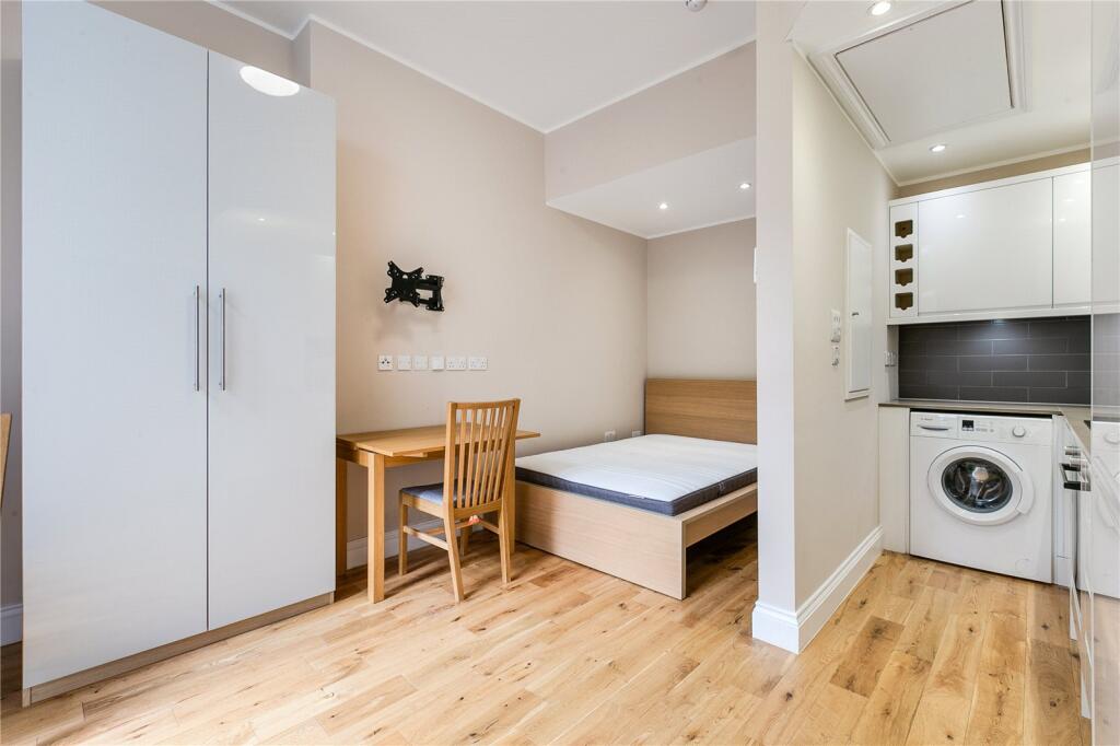4 bed 1st Floor Flat for rent in Kensington. From Chestertons Estate Agents - South Kensington Lettings
