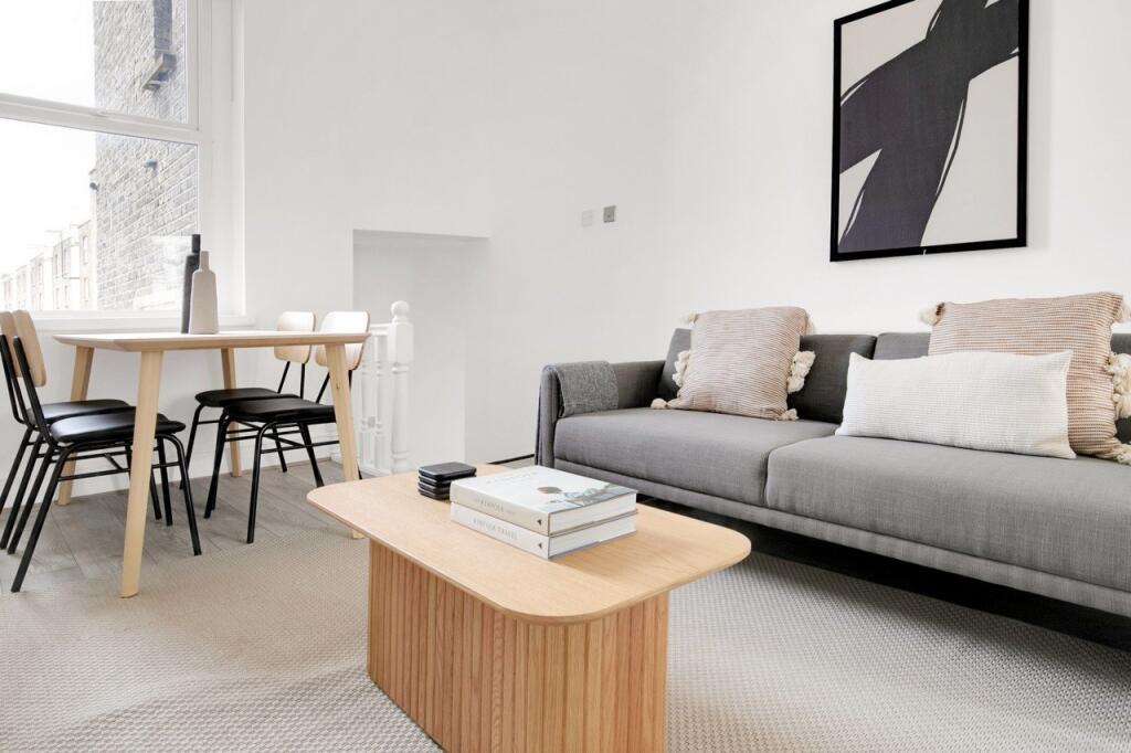 2 bed 1st Floor Flat for rent in Kensington. From Chestertons Estate Agents - South Kensington Lettings 2 bed 1st Floor Flat for rent in Kensington. From Chestertons Estate Agents - South Kensington Lettings