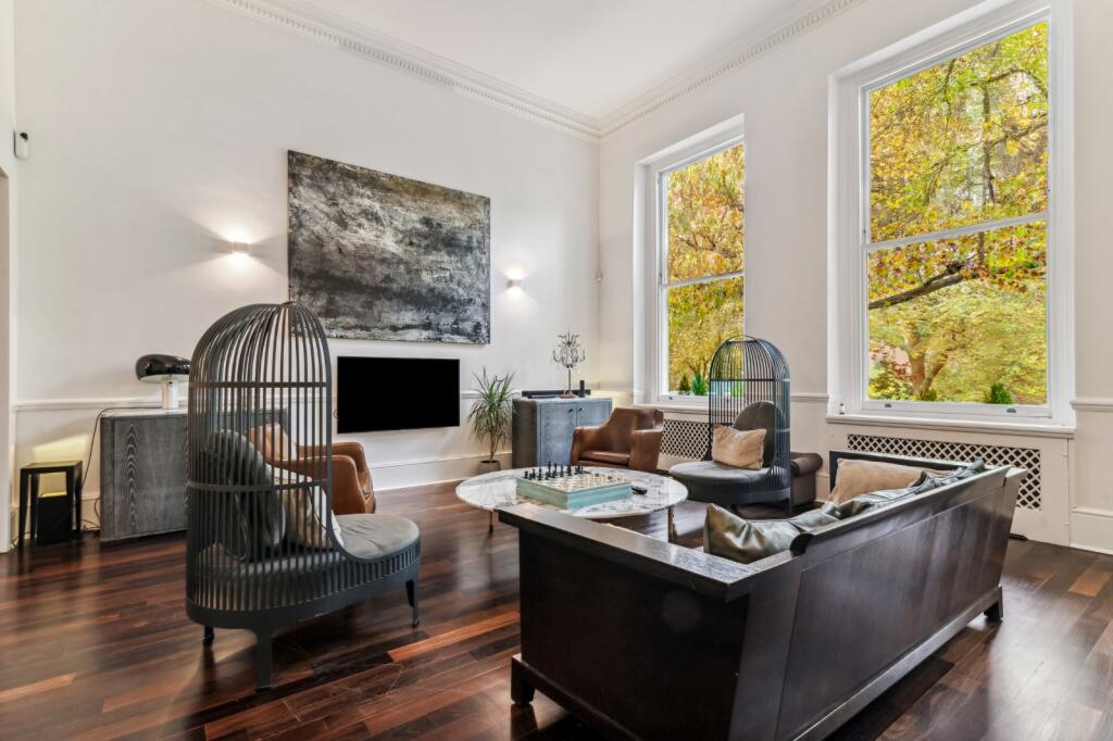 5 bed 1st Floor Flat for rent in Kensington. From Chestertons Estate Agents - South Kensington Lettings