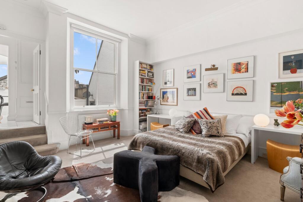 4 bed 1st Floor Flat for rent in Chelsea. From Chestertons Estate Agents - South Kensington Lettings