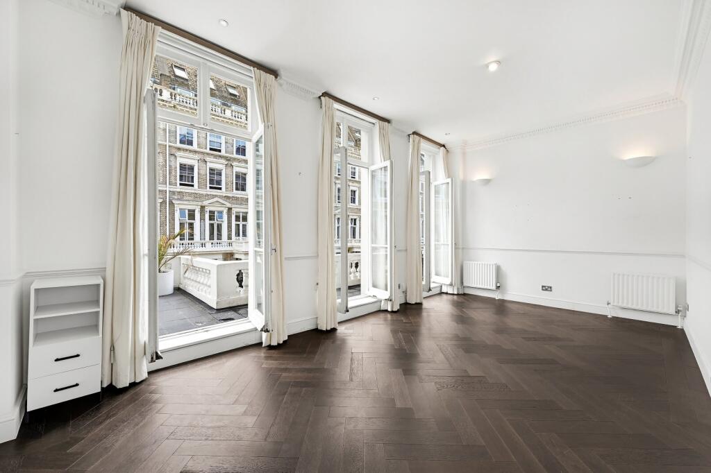 2 bed 1st Floor Flat for rent in Chelsea. From Chestertons Estate Agents - South Kensington Lettings
