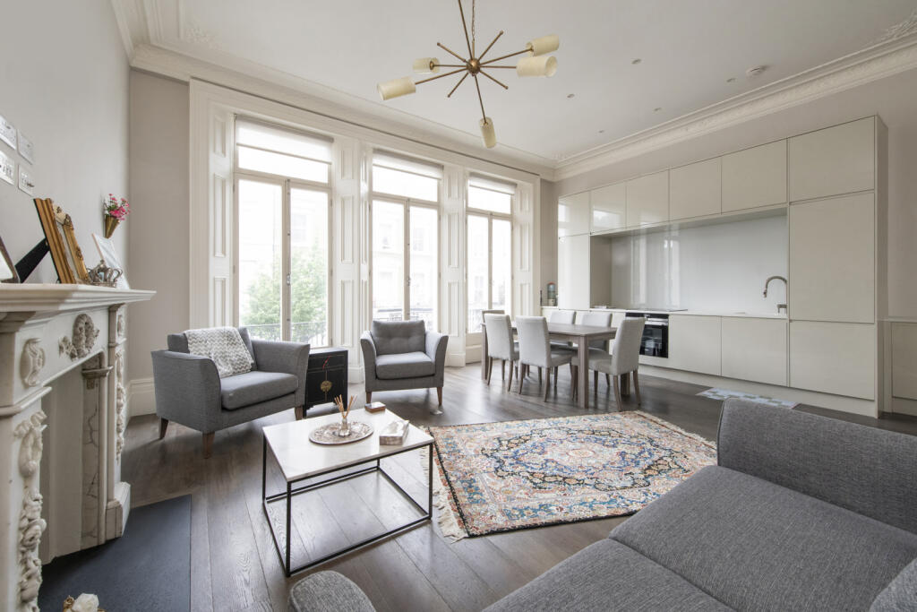 2 bed 1st Floor Flat for rent in Kensington. From Chestertons Estate Agents - South Kensington Lettings