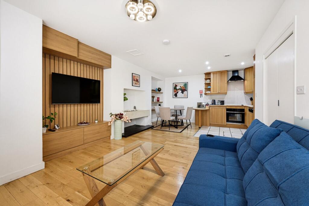 1 bed 1st Floor Flat for rent in Kensington. From Chestertons Estate Agents - South Kensington Lettings 1 bed 1st Floor Flat for rent in Kensington. From Chestertons Estate Agents - South Kensington Lettings