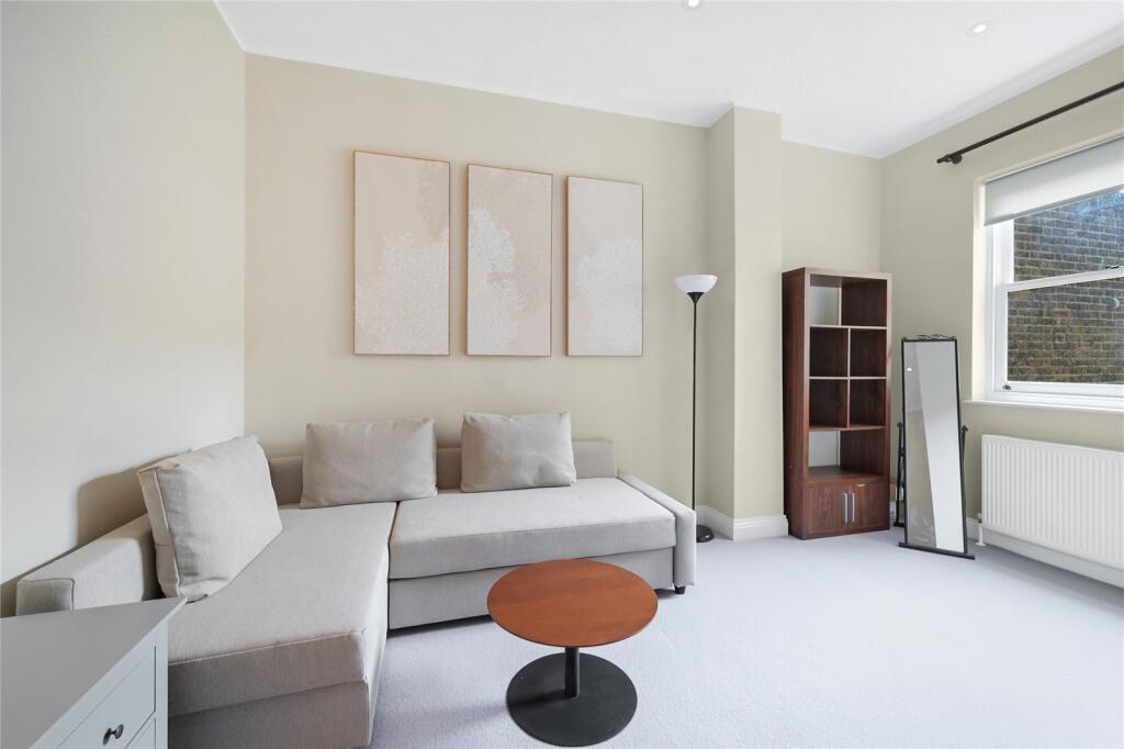 2 bed 1st Floor Flat for rent in Kensington. From Chestertons Estate Agents - South Kensington Lettings
