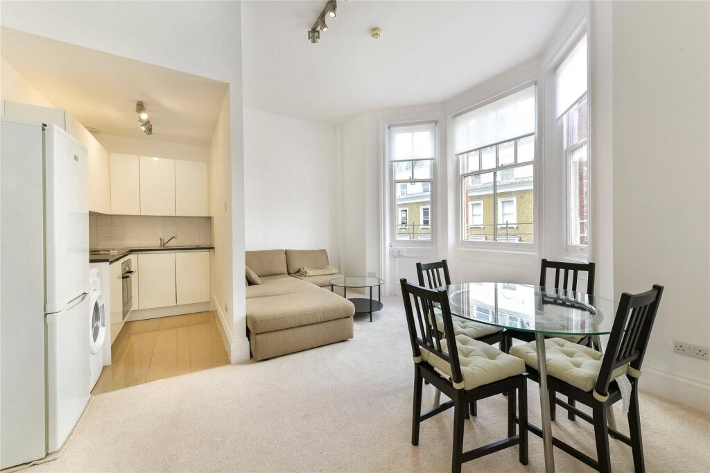 1 bed Mid Terraced House for rent in Chelsea. From Chestertons Estate Agents - South Kensington Lettings