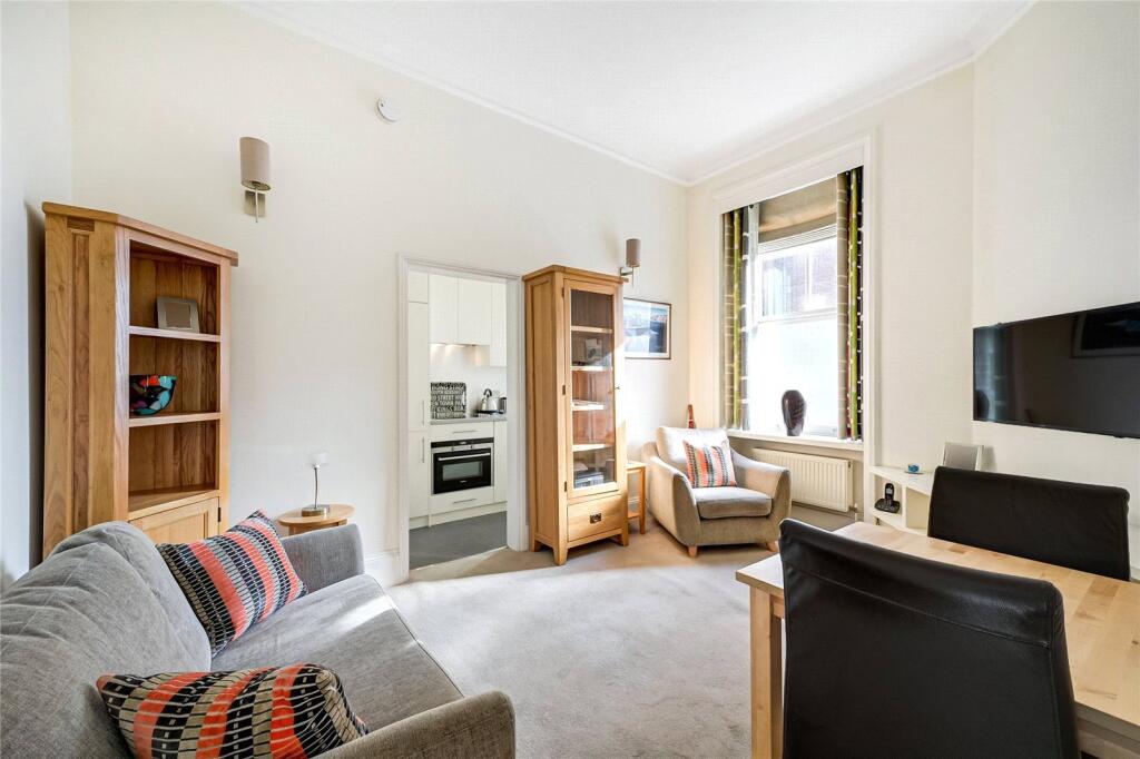 1 bed 1st Floor Flat for rent in Kensington. From Chestertons Estate Agents - South Kensington Lettings