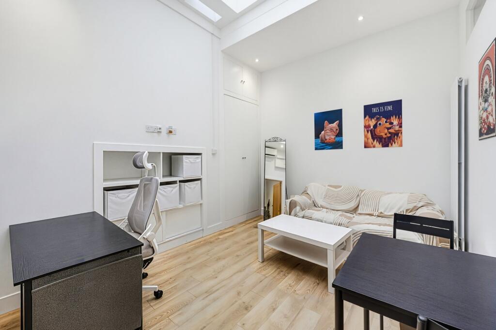 1 bed 1st Floor Flat for rent in Chelsea. From Chestertons Estate Agents - South Kensington Lettings
