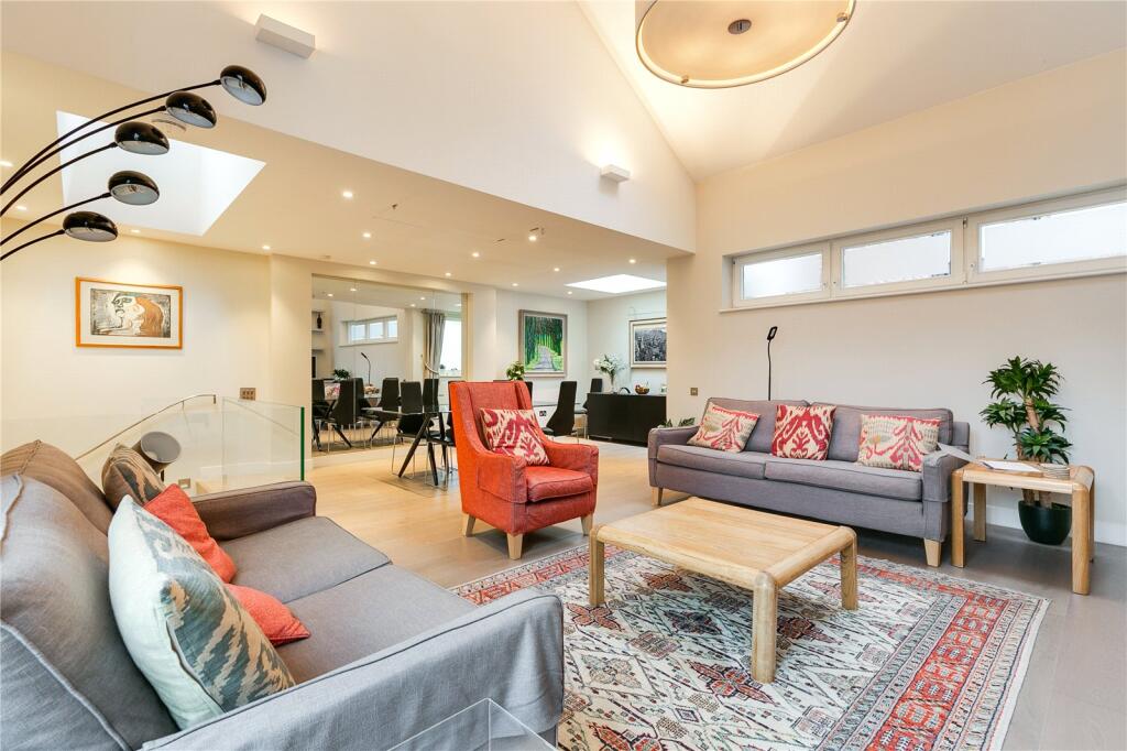 3 bed Mews for rent in Chelsea. From Chestertons Estate Agents - South Kensington Lettings