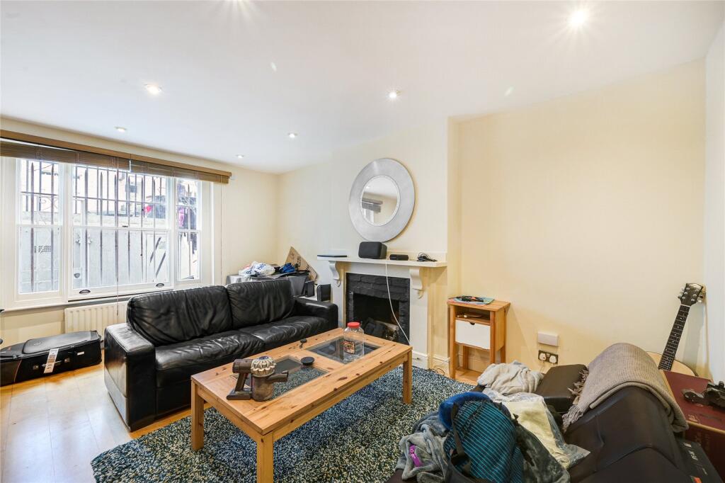 2 bed 1st Floor Flat for rent in Kensington. From Chestertons Estate Agents - South Kensington Lettings