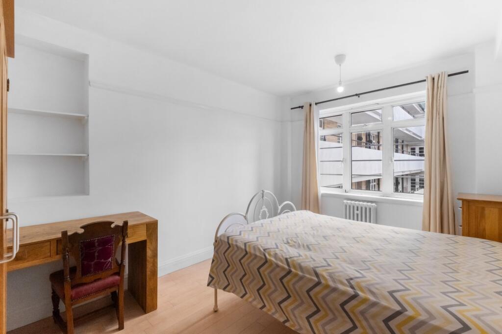 4 bed 1st Floor Flat for rent in Kensington. From Chestertons Estate Agents - South Kensington Lettings