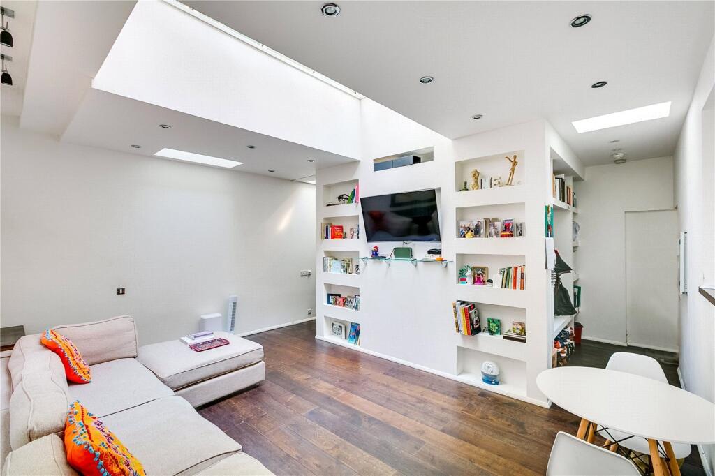 1 bed 1st Floor Flat for rent in Kensington. From Chestertons Estate Agents - South Kensington Lettings