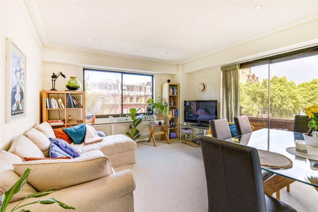 1 bed 1st Floor Flat for rent in Chelsea. From Chestertons Estate Agents - South Kensington Lettings