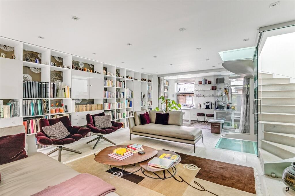 4 bed Detached for rent in Chelsea. From Chestertons Estate Agents - South Kensington Lettings