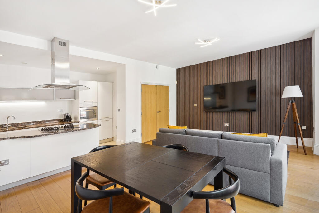 3 bed 1st Floor Flat for rent in Kensington. From Chestertons Estate Agents - South Kensington Lettings