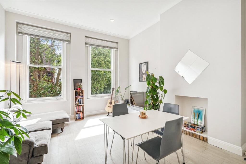 2 bed 1st Floor Flat for rent in Kensington. From Chestertons Estate Agents - South Kensington Lettings 2 bed 1st Floor Flat for rent in Kensington. From Chestertons Estate Agents - South Kensington Lettings