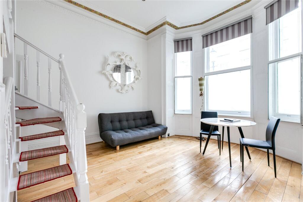 4 bed 1st Floor Flat for rent in Kensington. From Chestertons Estate Agents - South Kensington Lettings 4 bed 1st Floor Flat for rent in Kensington. From Chestertons Estate Agents - South Kensington Lettings