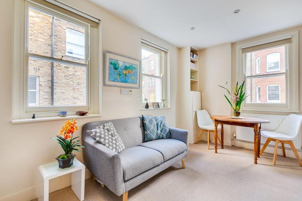 1 bed 1st Floor Flat for rent in Kensington. From Chestertons Estate Agents - South Kensington Lettings