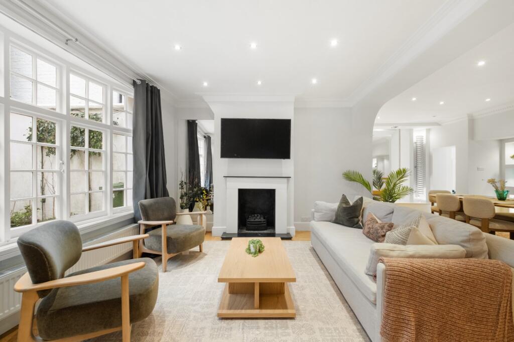 3 bed Mid Terraced House for rent in Kensington. From Chestertons Estate Agents - South Kensington Lettings 3 bed Mid Terraced House for rent in Kensington. From Chestertons Estate Agents - South Kensington Lettings