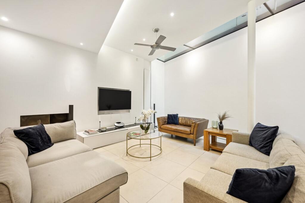 3 bed Mews for rent in Kensington. From Chestertons Estate Agents - South Kensington Lettings 3 bed Mews for rent in Kensington. From Chestertons Estate Agents - South Kensington Lettings