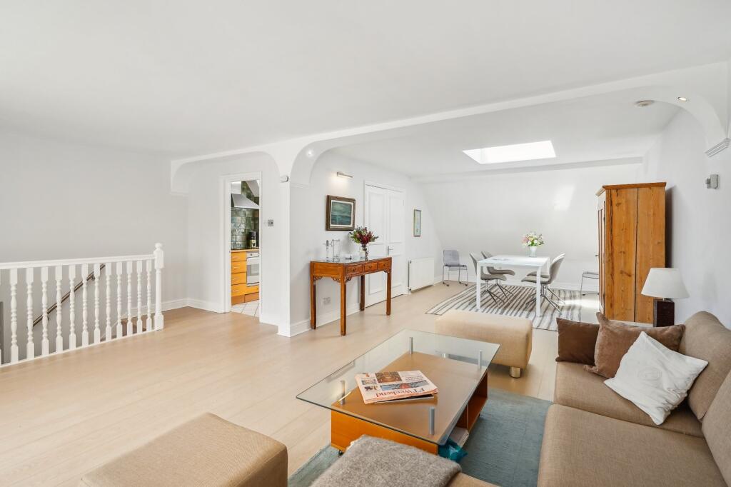 3 bed 1st Floor Flat for rent in Kensington. From Chestertons Estate Agents - South Kensington Lettings 3 bed 1st Floor Flat for rent in Kensington. From Chestertons Estate Agents - South Kensington Lettings