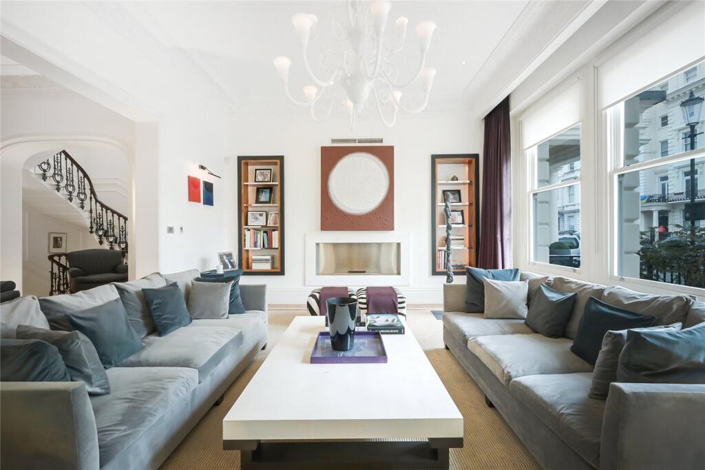 4 bed End of Terrace for rent in Kensington. From Chestertons Estate Agents - South Kensington Lettings 4 bed End of Terrace for rent in Kensington. From Chestertons Estate Agents - South Kensington Lettings
