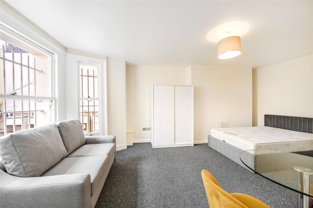 0 bed 1st Floor Flat for rent in Kensington. From Chestertons Estate Agents - South Kensington Lettings