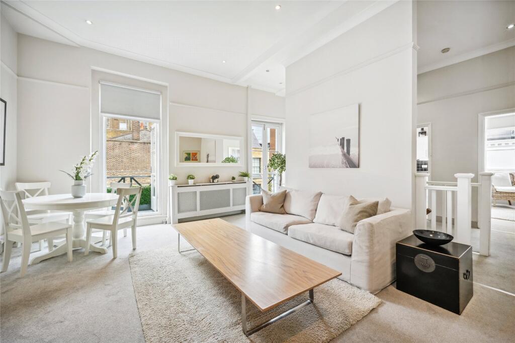3 bed Mews for rent in Kensington. From Chestertons Estate Agents - South Kensington Lettings 3 bed Mews for rent in Kensington. From Chestertons Estate Agents - South Kensington Lettings