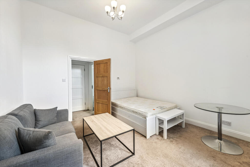 0 bed 1st Floor Flat for rent in Kensington. From Chestertons Estate Agents - South Kensington Lettings