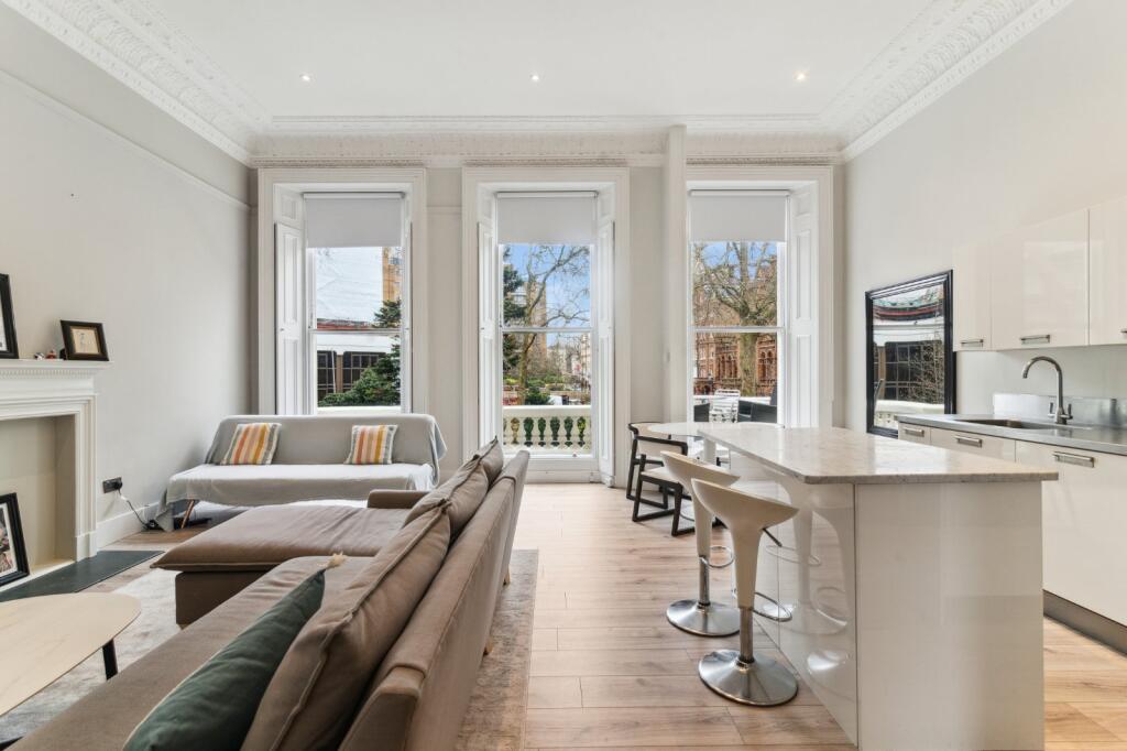 1 bed Mid Terraced House for rent in Kensington. From Chestertons Estate Agents - South Kensington Lettings