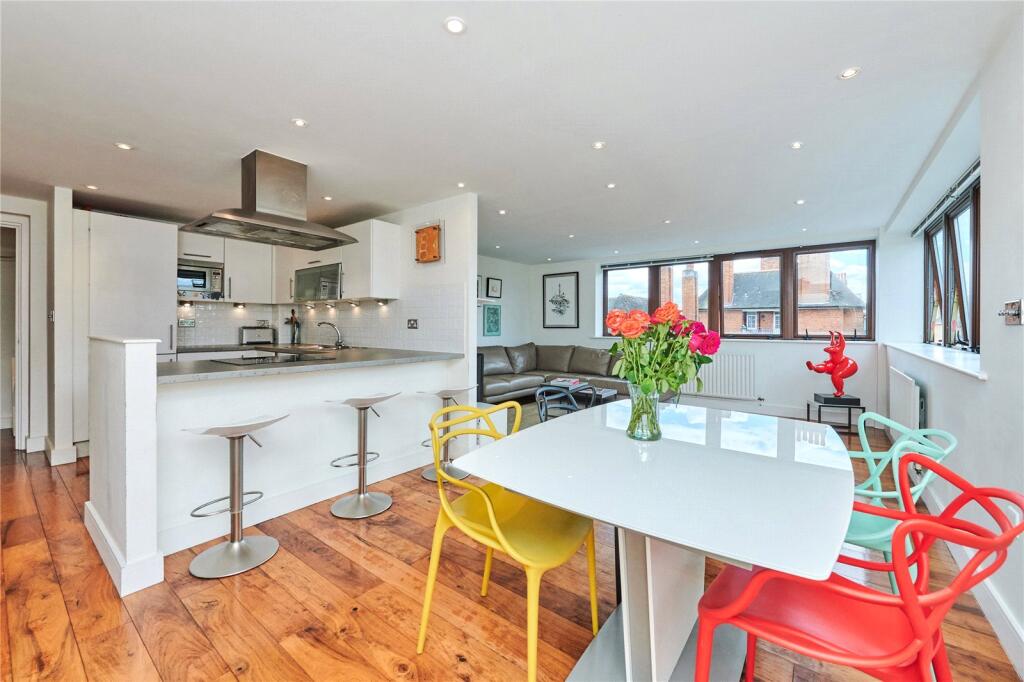 2 bed 1st Floor Flat for rent in Paddington. From Chestertons Estate Agents - St Johns Wood Lettings