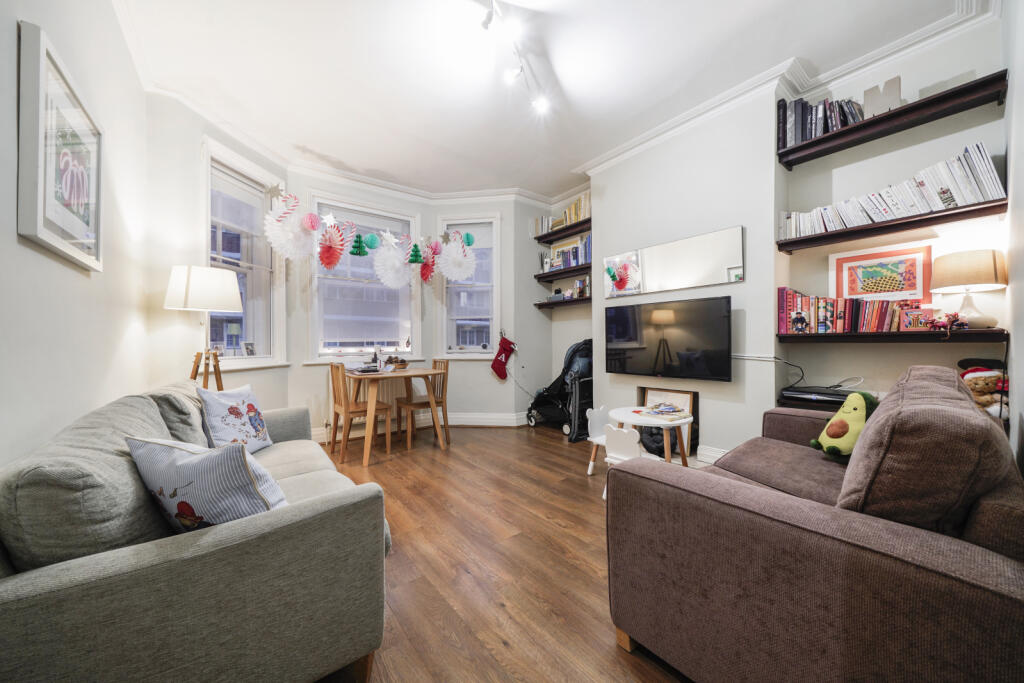 2 bed 1st Floor Flat for rent in Camden Town. From Chestertons Estate Agents - St Johns Wood Lettings